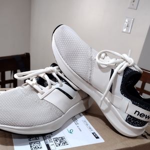 Woman's sz 8 New Balance